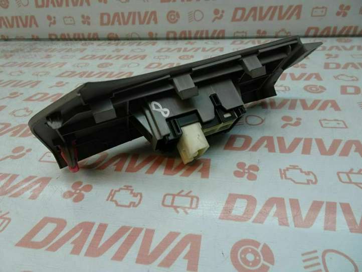 Toyota Yaris (2009 - 2012)  74232-0D090 Отделка кнопок стеклоподъемника 