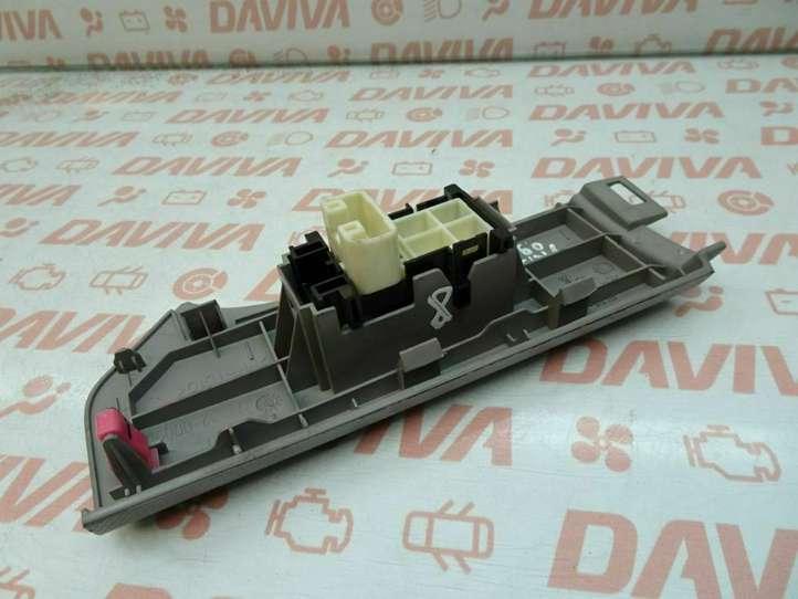 Toyota Yaris (2009 - 2012)  74232-0D090 Отделка кнопок стеклоподъемника 