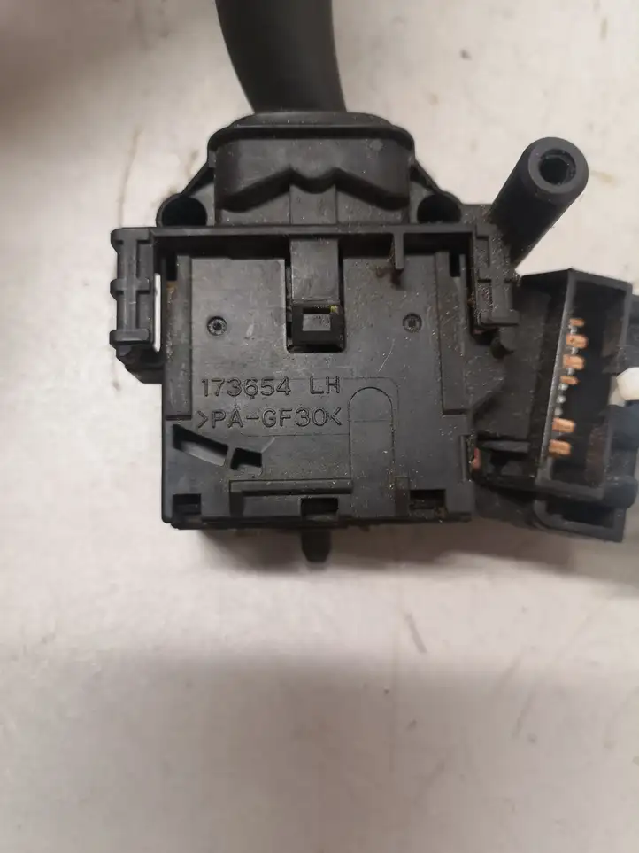 Toyota Corolla Verso AR10 (2004 - 2009) 8465205170 Переключатель стеклоочистителей — фото 2
