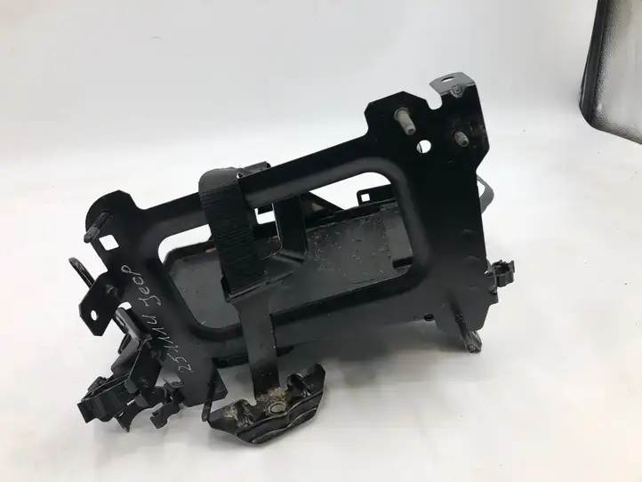 Jeep Compass (2025 - ) 52173433 Площадка аккумулятора — фото 1