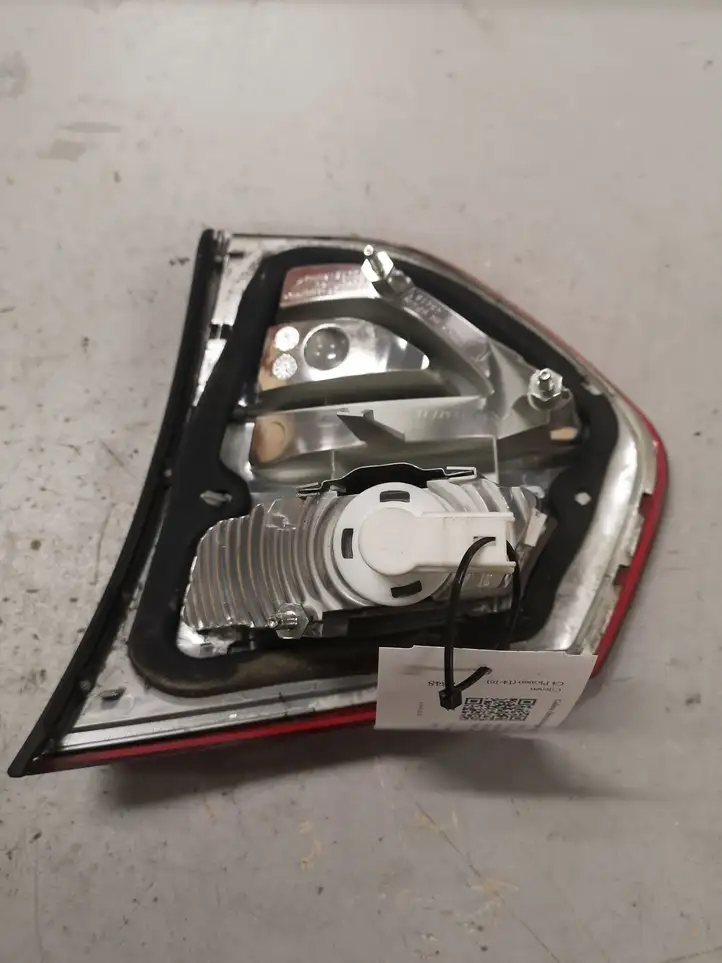 Citroen C4 I Picasso (2006 - 2013) 9653547777 Задний фонарь в крышке багажника — фото 2