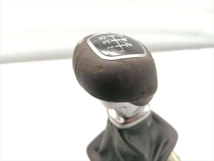 Hyundai ix20 (2010 - 2015)  437001K940 Отделка рычага переключения передач (кожа, головка)