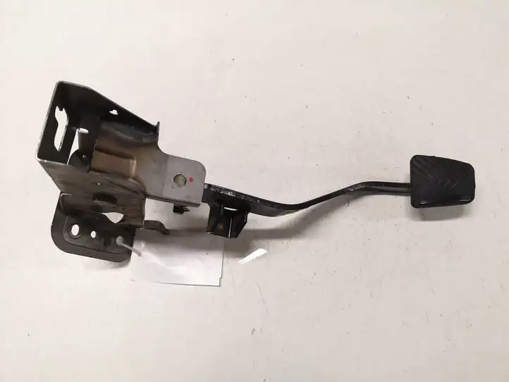 Kia Sportage (2004 - 2008) L45 Педаль сцепления — фото 1