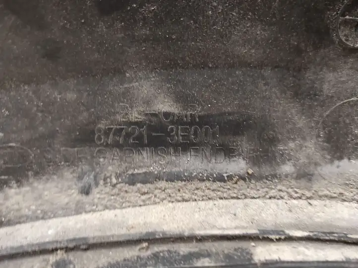 Kia Sorento (2002 - 2006) 877312E001 Молдинг крыла — фото 3