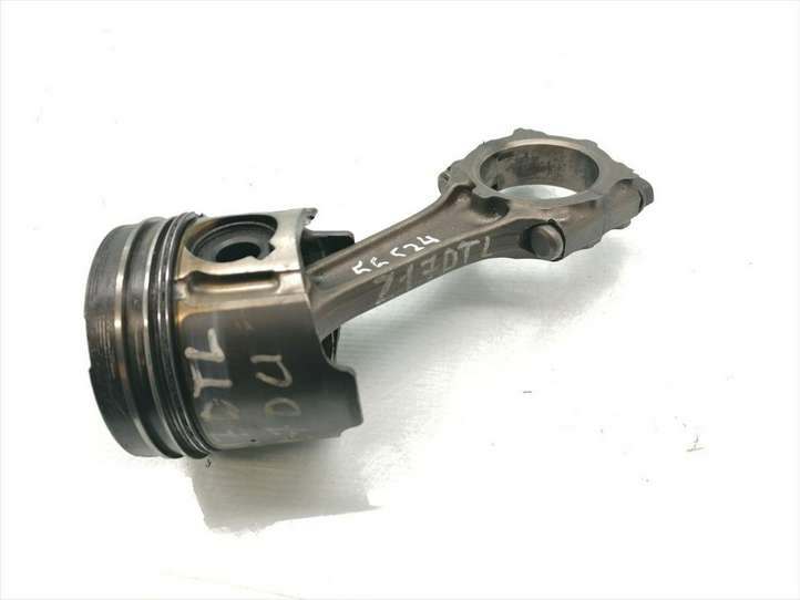 Opel Astra (2004 - 2009)   Поршень с шатуном