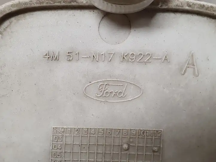 Ford Focus (2005 - 2008) 4M51N17 Заглушка буксировочной петли бампера — фото 2