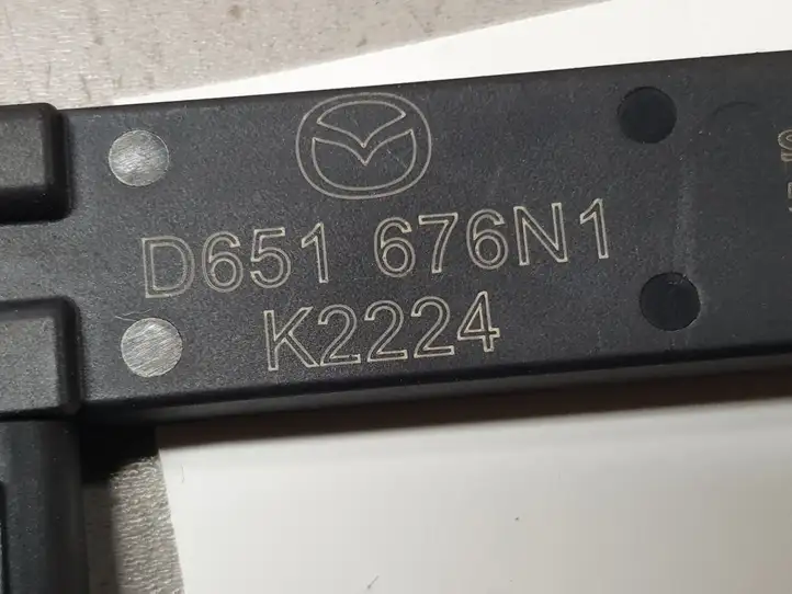 Mazda 6 (2009 - 2012) D651676N1 Датчик удара SRS — фото 3