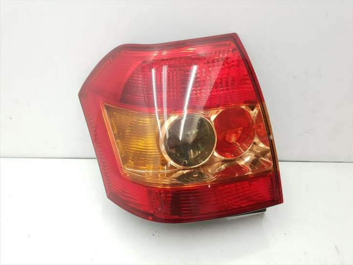 Toyota Corolla E120 E130 (2000 - 2004)   Задний фонарь в кузове