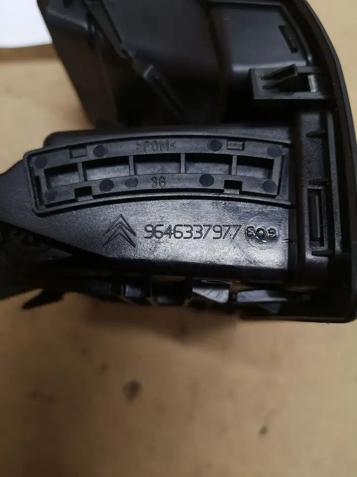 Citroen C4 (2004 - 2008) 9646337977 Боковой воздушный дефлектор — фото 6