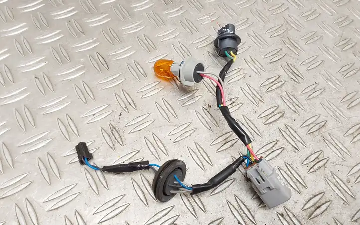 Toyota Yaris (2019 - ) Проводка фар — фото 2