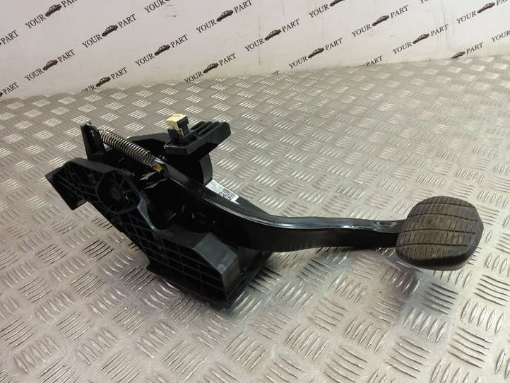 BMW X1 F48 F49 (2015 - 2022)  6856596 Тормозная педаль