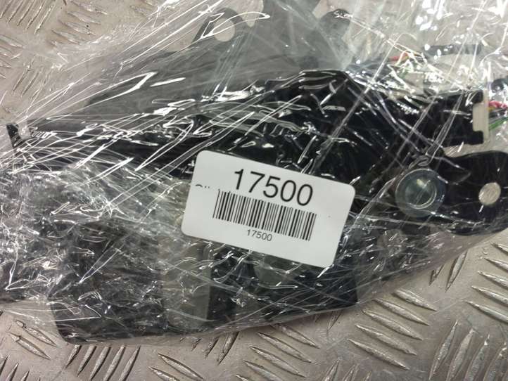 BMW X1 F48 F49 (2015 - 2022)  7357112 Притягиватель задней крышки
