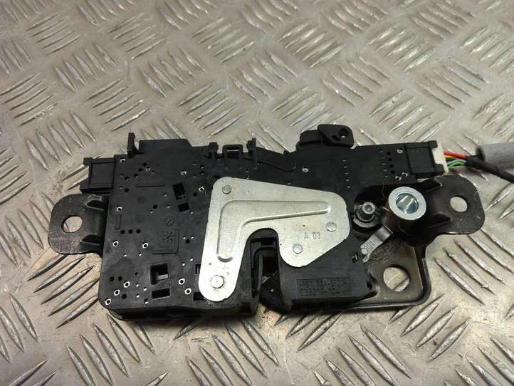 BMW X1 F48 F49 (2015 - 2022)  7357112 Притягиватель задней крышки