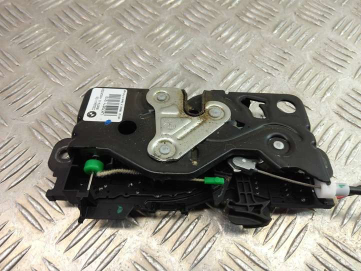 BMW X1 F48 F49 (2015 - 2022)  7357112 Притягиватель задней крышки