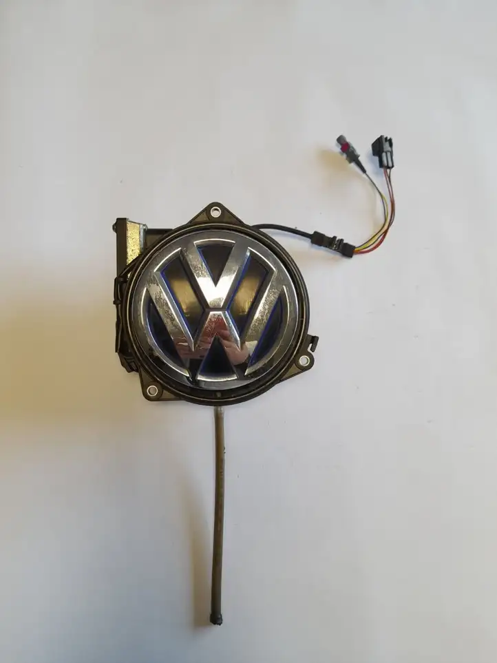 Volkswagen Golf VII (2013 - 2019) 5GE827469F Ручка багажника с камерой — фото 1