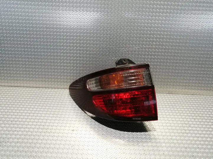 Toyota Previa (XR30, XR40) II (2000 - 2006) Задний фонарь в кузове — фото 1