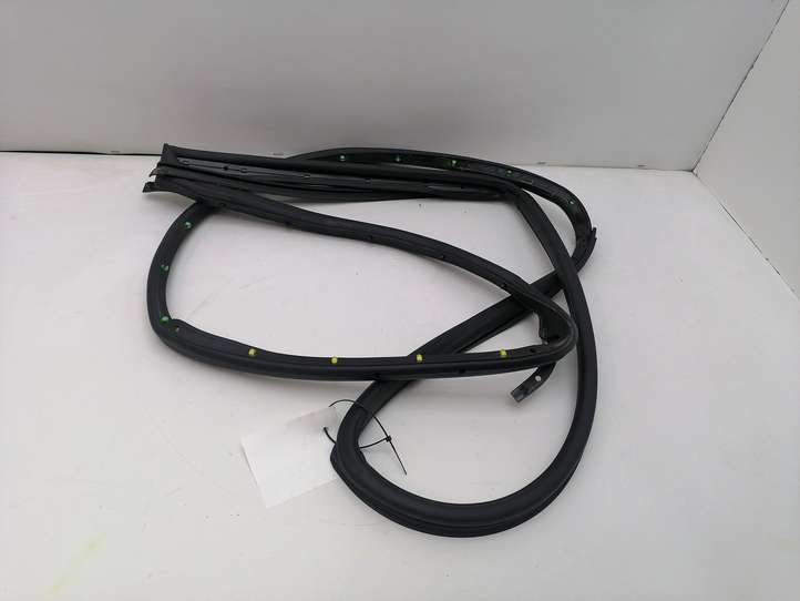 Mercedes-Benz C W203 (2000 - 2007)  A2037370235 Уплотнительная резина на задних дверях
