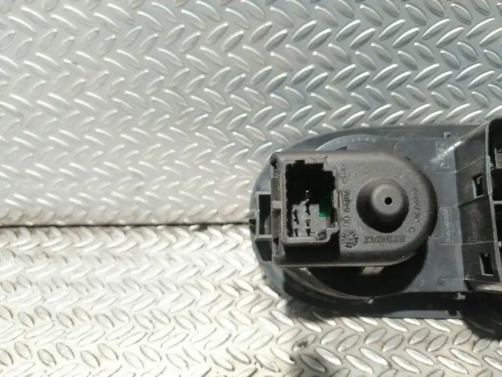 Renault Master III (2010 - ) 8200637849 Кнопка стеклоподъемников — фото 2