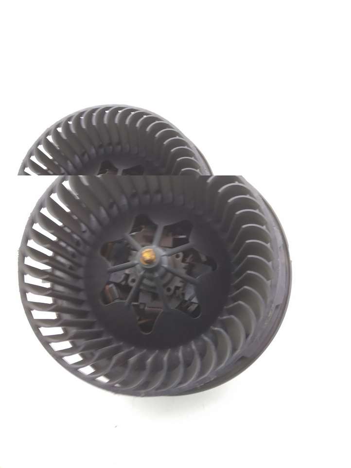 BMW 1 E82 E88 (2007 - 2014)  6411693366413 Вентилятор печки