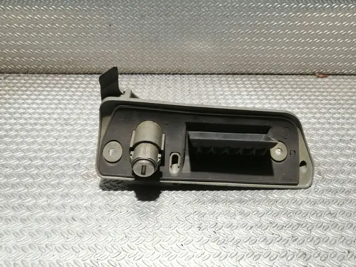 Volkswagen Caddy (2004 - 2010) 2K0827565G Ручка багажной двери — фото 1