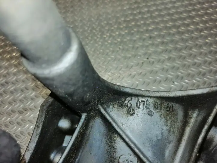 Mercedes-Benz Vito Viano W639 (2003 - 2010) A6460780161 Кронштейн топливного фильтра — фото 2