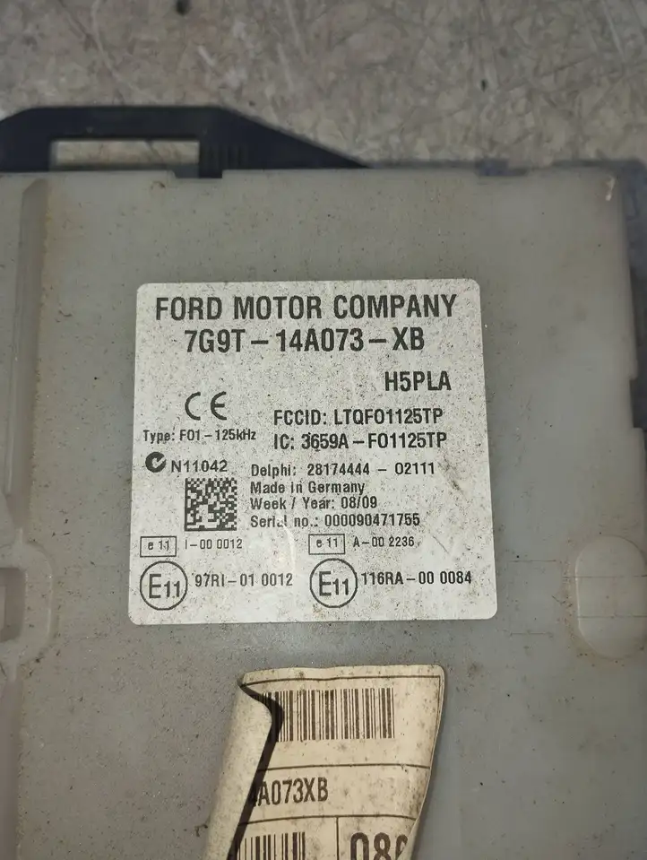 Ford Mondeo Mk III (2000 - 2007) 7G9T14A073XB Блок предохранителей — фото 3