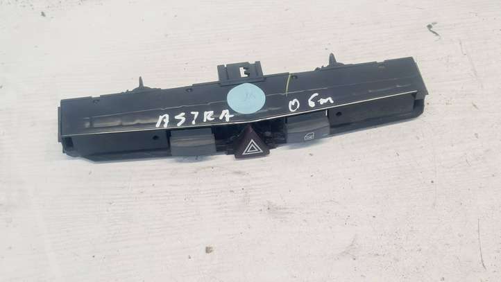 Opel Astra (2004 - 2009)  13100105 Включатель аварийных фонарей