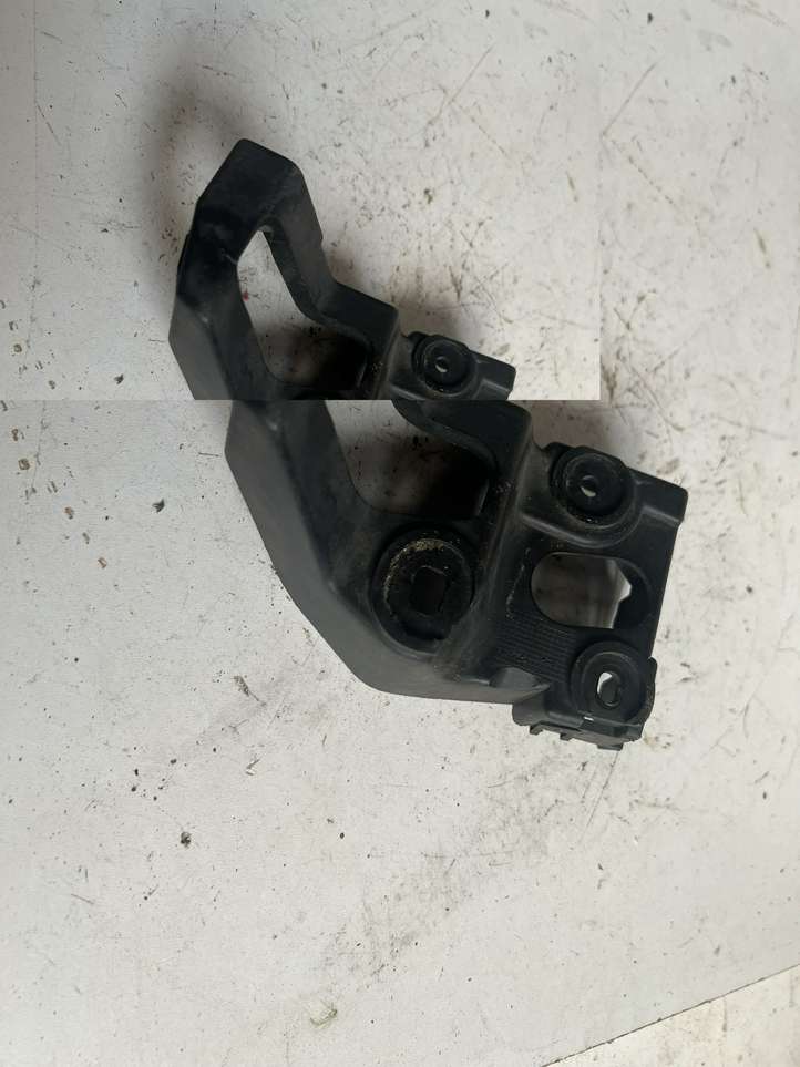 Audi A4 (2000 - 2006)  8E0853922D Держатель крыла