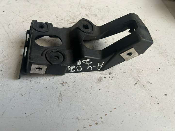 Audi A4 (2000 - 2006)  8E0853922 Держатель крыла