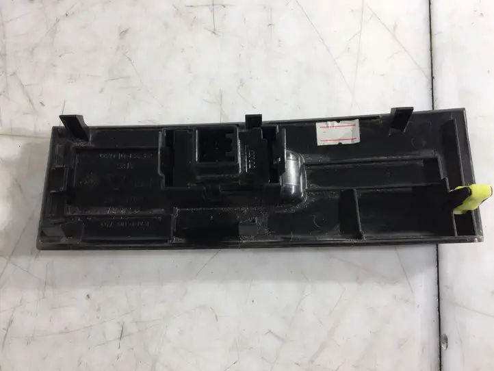 Toyota Corolla Verso AR10 (2004 - 2009) 742310F030 Блок кнопок стеклоподъемников — фото 2