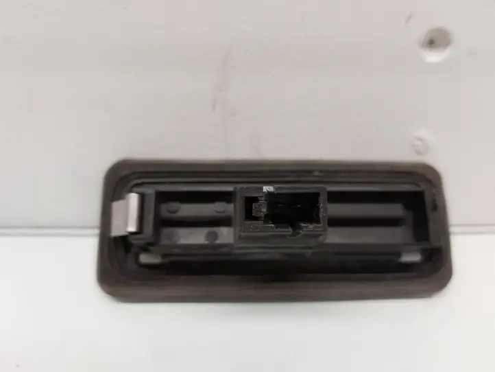 Skoda Yeti (5L) (2013 - 2018) 5E0827566 Кнопка закрытия крышки багажника — фото 2