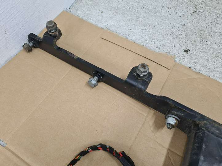 Nissan Note (E12) (2014 - 2018)  5D033 Комплект крюка