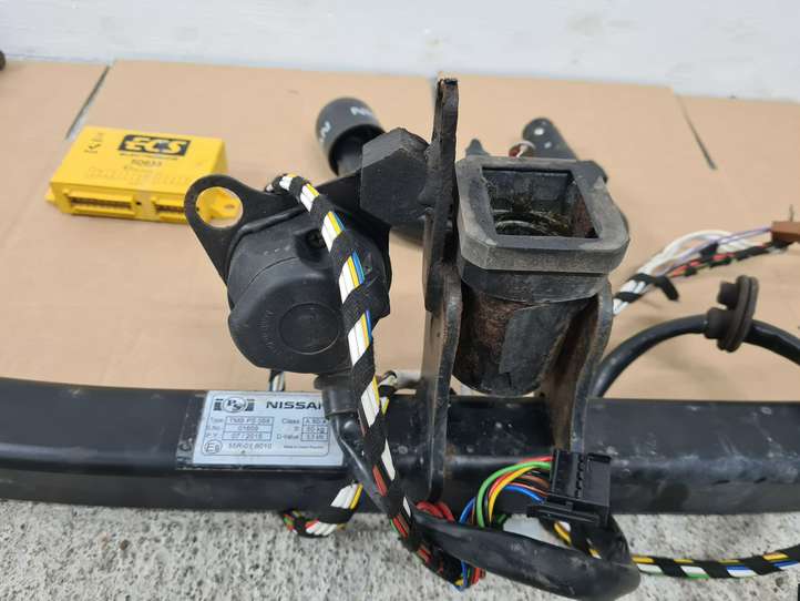 Nissan Note (E12) (2014 - 2018)  5D033 Комплект крюка