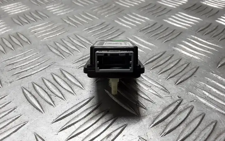 Land Rover Range Rover Velar (2017 - ) FW9319010AB USB модуль — фото 4
