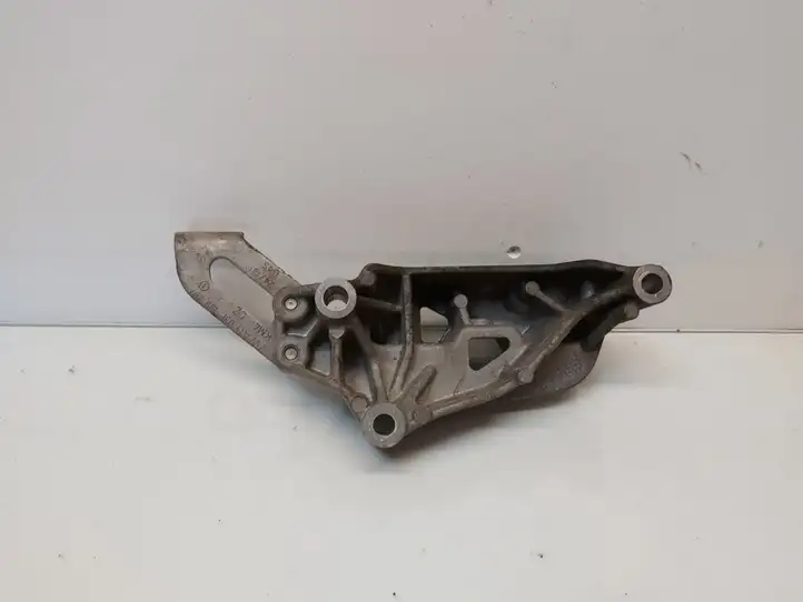 Skoda Yeti (5L) (2013 - 2018) 03F199275 Кронштейн двигателя — фото 4