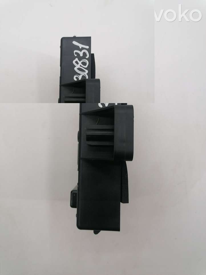 Renault Clio III (2005 - 2012)  8200383473 Mодуль kомфортa