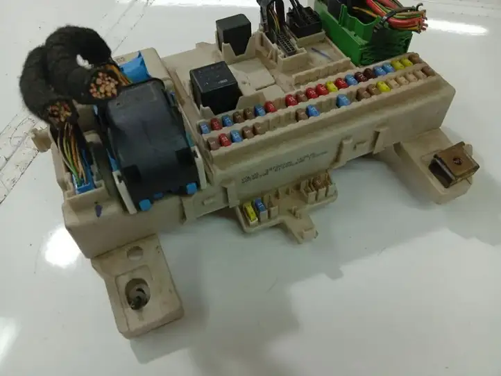 Volvo V50 (2004 - 2008) 30728906 Блок предохранителей (комплект) — фото 2