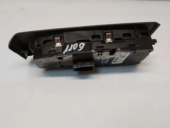 BMW 2 F46 (2015 - ) 936211601 Блок кнопок стеклоподъемников — фото 4