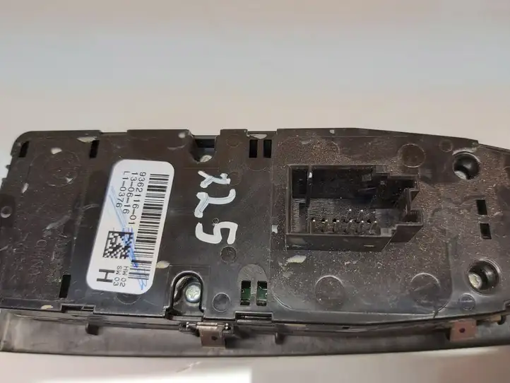 BMW 2 F46 (2015 - ) 936211601 Блок кнопок стеклоподъемников — фото 6