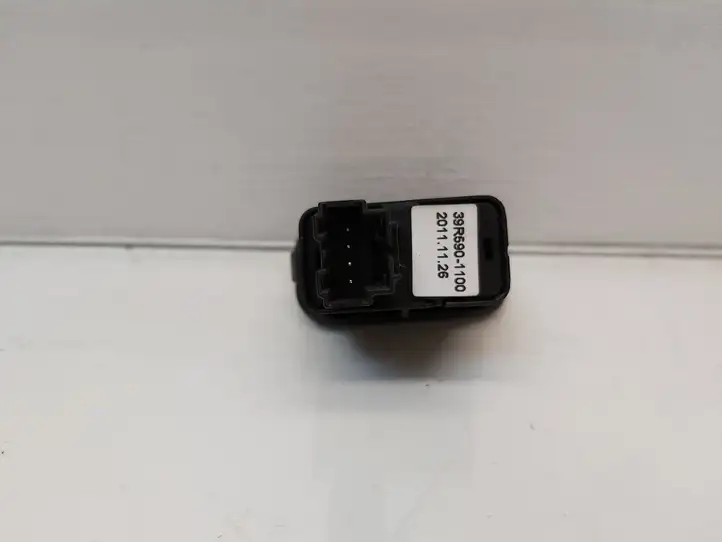Hyundai i40 (2011 - ) 39R5901100 Кнопка открытия задней двери — фото 2