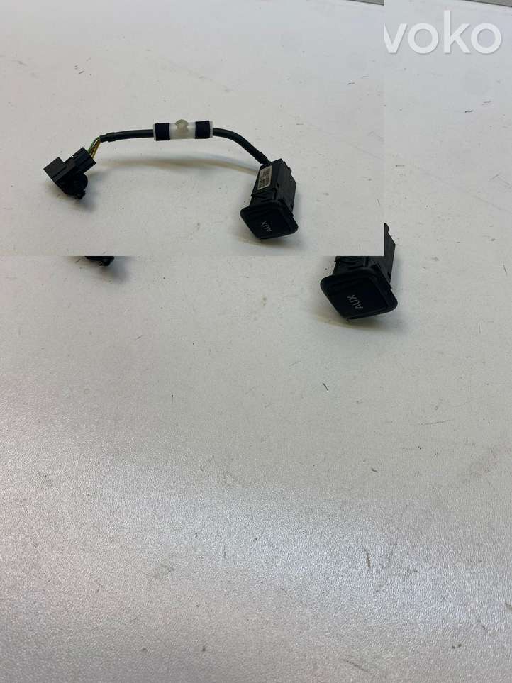 Audi A4 (2007 - 2011)  8K0035474 Разъем AUX