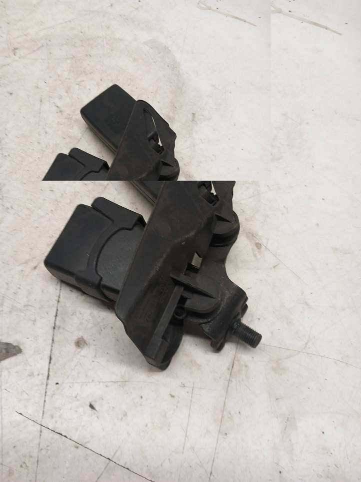 Audi A4 (2007 - 2011)  8K0857739AE Задний средний замок ремня