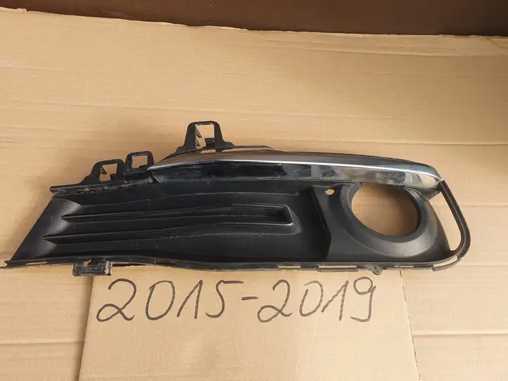 BMW 3 F30 F35 F31 (2012 - 2018) 51117396857 Решетка противотуманной фары — фото 1