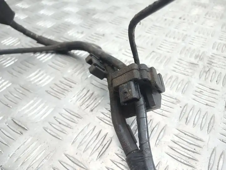 Subaru Forester SH (2008 - 2013) 7184713230 Плюсовой провод аккумулятора — фото 4