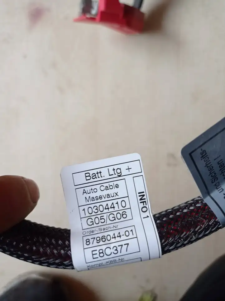 BMW X5 G05 (2018 - ) 8796044 Плюсовой провод аккумулятора — фото 3