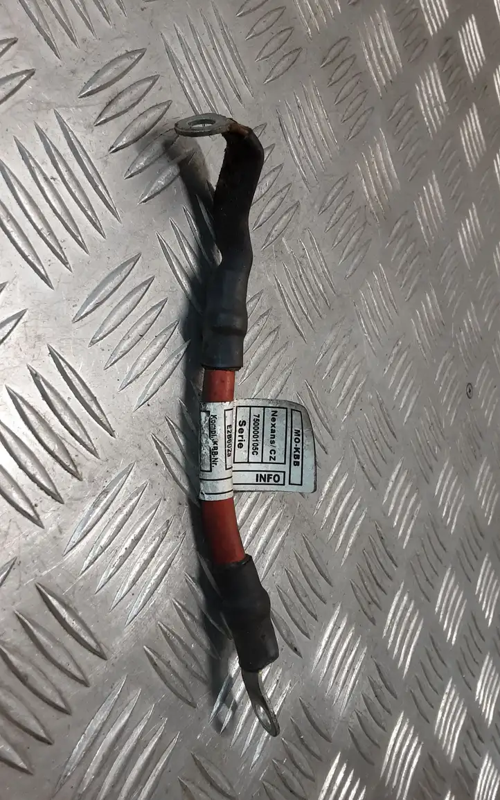 BMW 3 F30 F35 F31 (2012 - 2018) 8616810 Плюсовой провод аккумулятора — фото 1