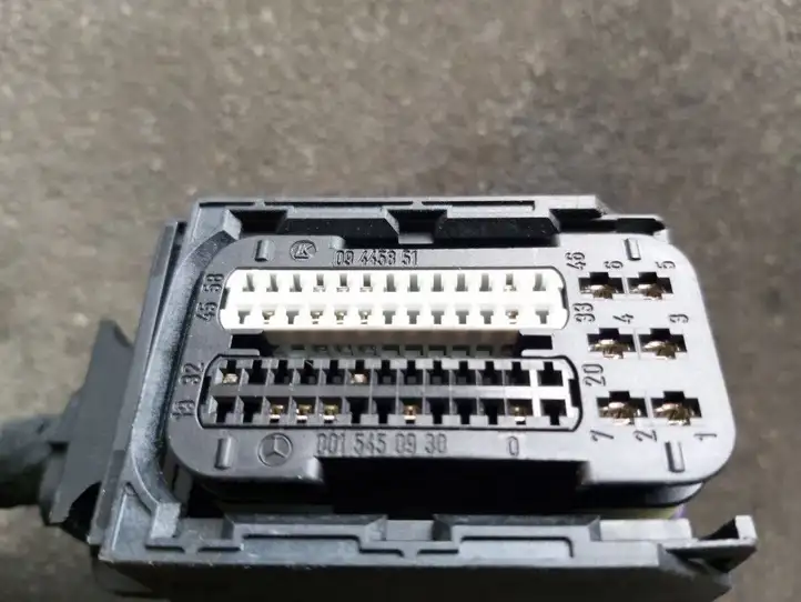 Mercedes-Benz C W204 (2007 - 2014) 0015450930 Прочая электропроводка — фото 3