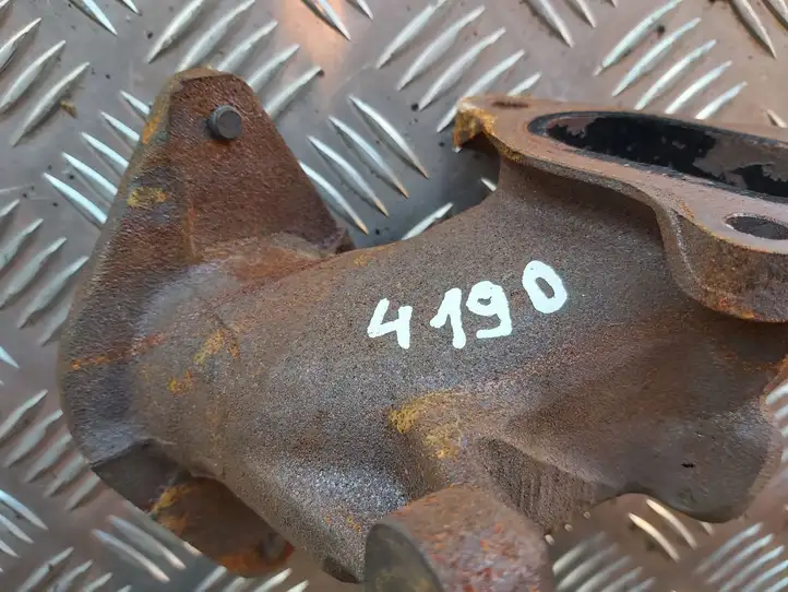 Nissan Juke I F15 (2010 - 2018) Прочие детали моторного отсека — фото 3