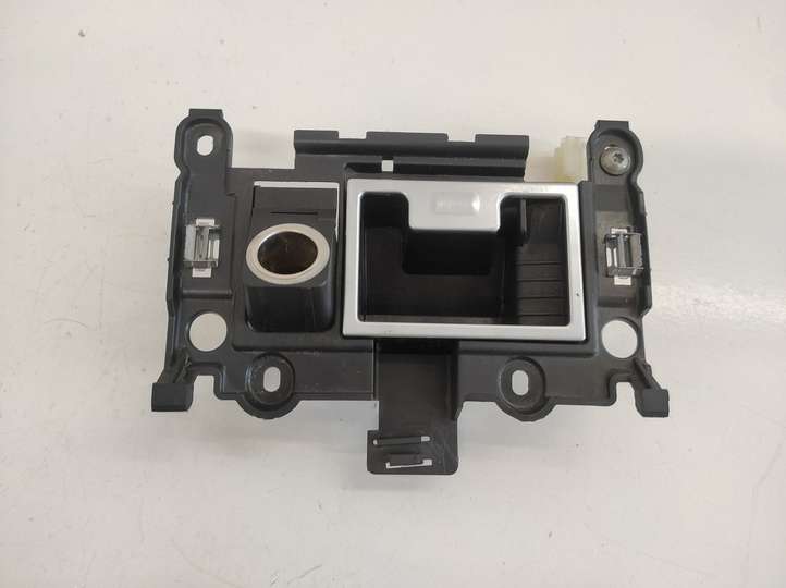 BMW 5 E60 E61 (2004 - 2010)  7034087 Пепельница