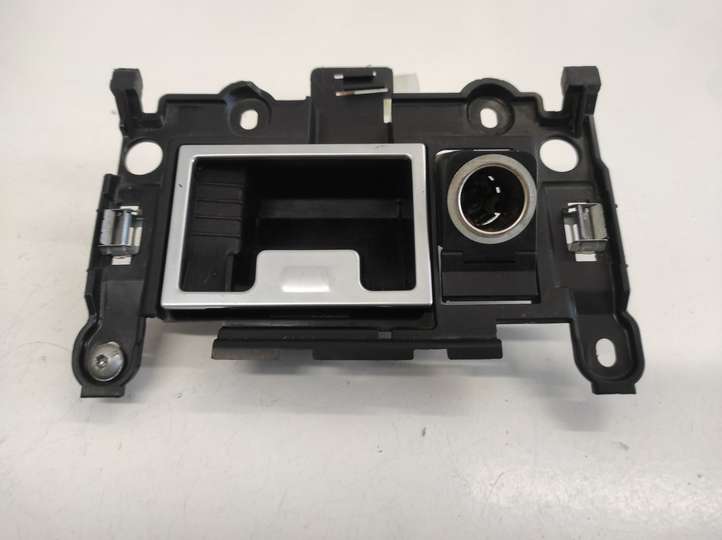 BMW 5 E60 E61 (2004 - 2010)  7034087 Пепельница